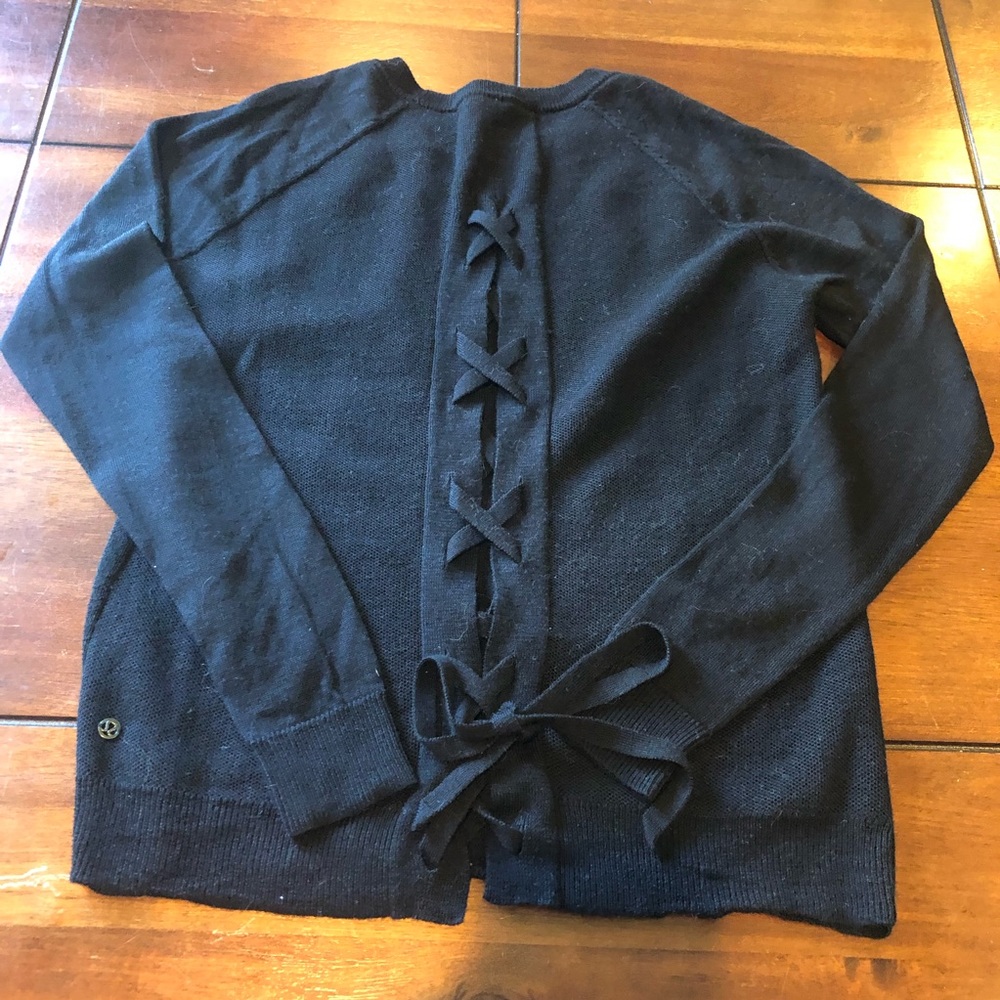 🌟Adorable Lululemon Sweater with lace up back. 6